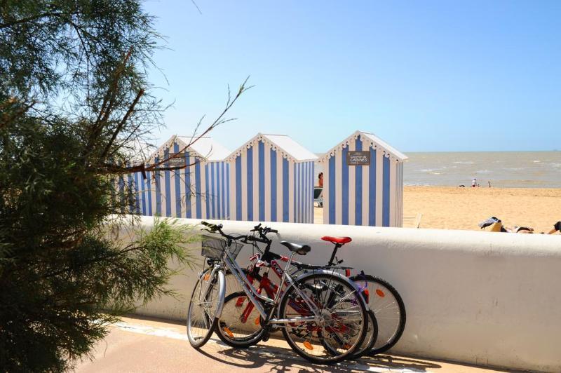 Les Flots - Hotel Et Restaurant Face A L'Ocean - Châtelaillon-Plage 외부 사진